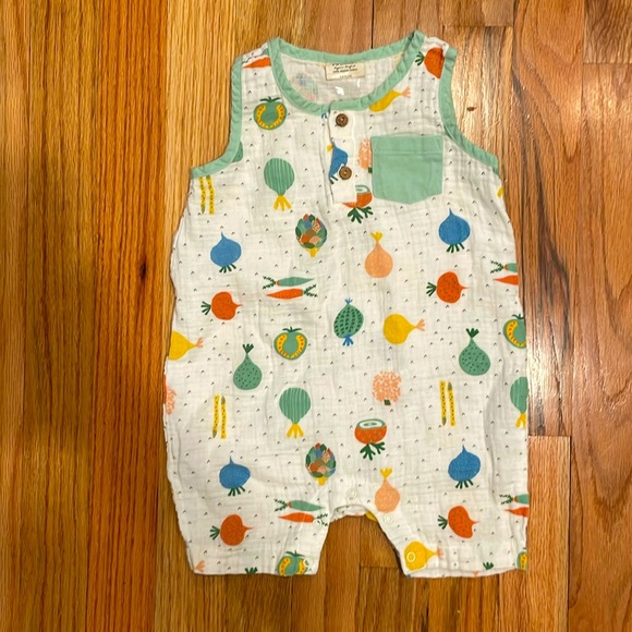 Viverano organics sleeveless romper with pocket - veggie salad - Picture 2 of 5